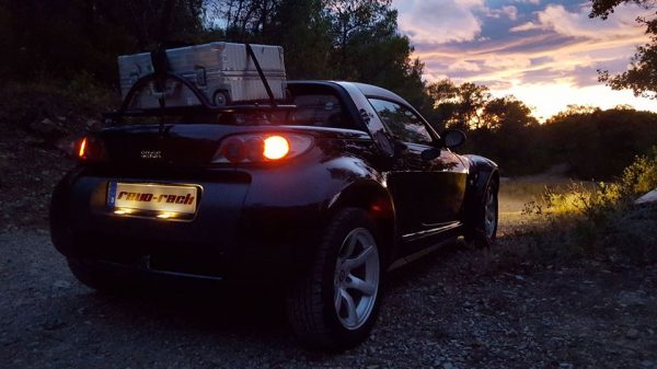 Smart Roadster parked up at night time with Revo-Rack and case on
